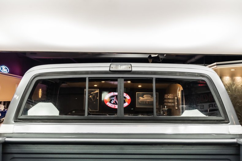 Chevrolet-Silverado-1987-Gray-Metallic-Red-32