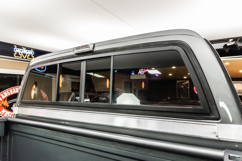 Chevrolet-Silverado-1987-Gray-Metallic-Red-33