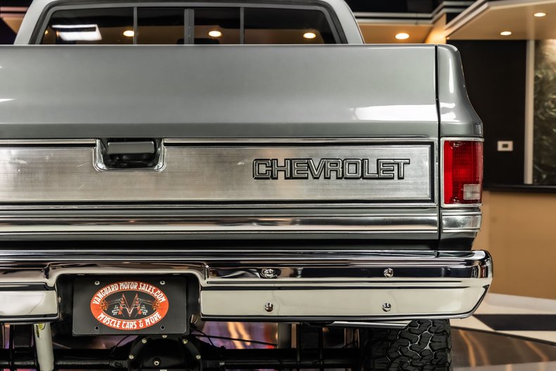 Chevrolet-Silverado-1987-Gray-Metallic-Red-34