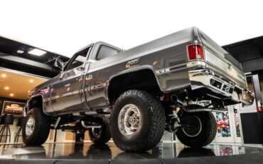Chevrolet-Silverado-1987-Gray-Metallic-Red-35