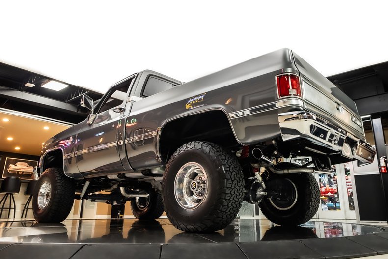 Chevrolet-Silverado-1987-Gray-Metallic-Red-35