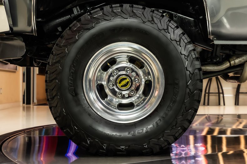 Chevrolet-Silverado-1987-Gray-Metallic-Red-36