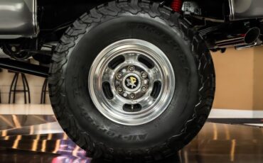 Chevrolet-Silverado-1987-Gray-Metallic-Red-37