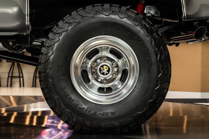 Chevrolet-Silverado-1987-Gray-Metallic-Red-37