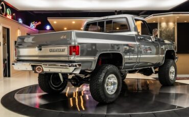 Chevrolet-Silverado-1987-Gray-Metallic-Red-38