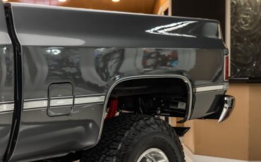 Chevrolet-Silverado-1987-Gray-Metallic-Red-4