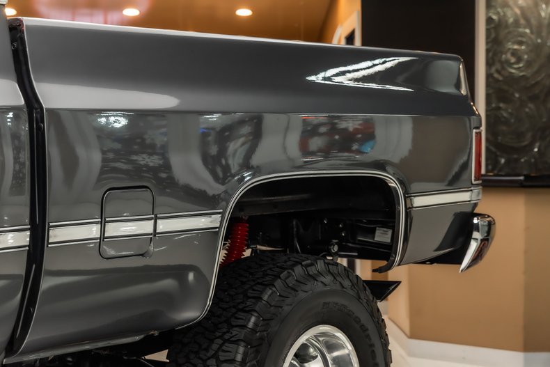 Chevrolet-Silverado-1987-Gray-Metallic-Red-4