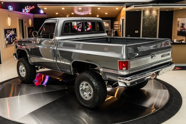 Chevrolet-Silverado-1987-Gray-Metallic-Red-42