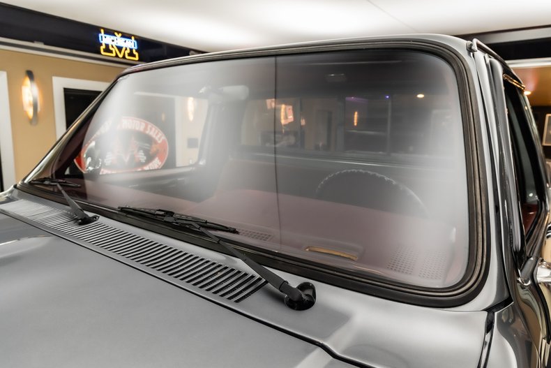 Chevrolet-Silverado-1987-Gray-Metallic-Red-46