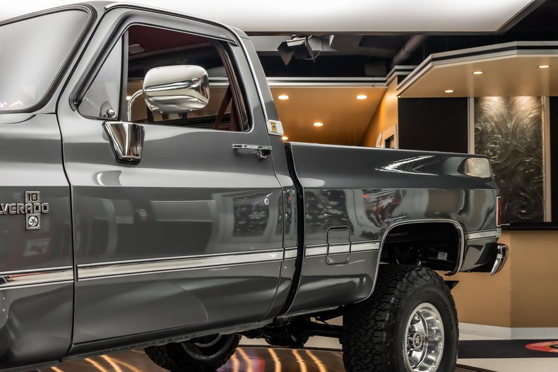 Chevrolet-Silverado-1987-Gray-Metallic-Red-47