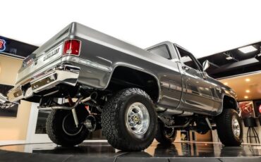 Chevrolet-Silverado-1987-Gray-Metallic-Red-49