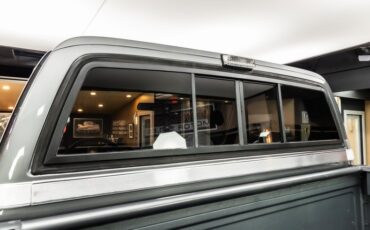 Chevrolet-Silverado-1987-Gray-Metallic-Red-5