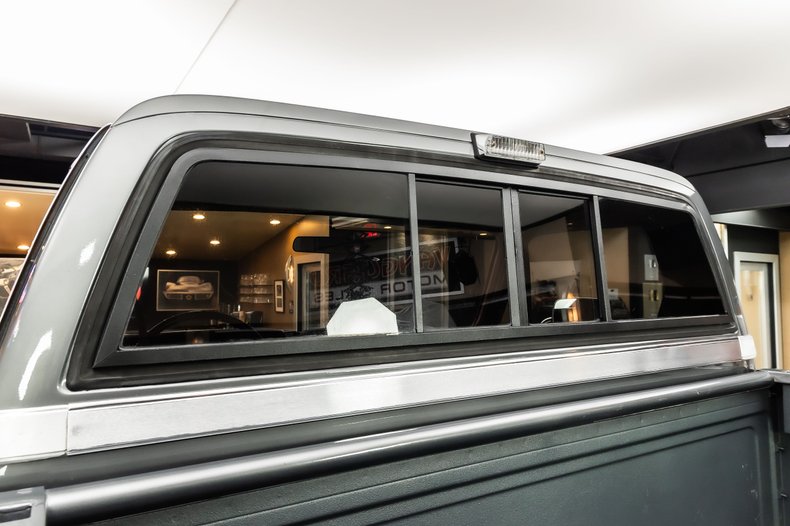 Chevrolet-Silverado-1987-Gray-Metallic-Red-5