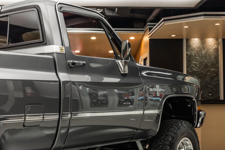 Chevrolet-Silverado-1987-Gray-Metallic-Red-6