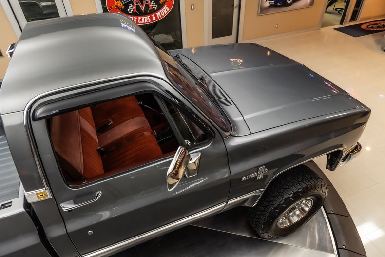 Chevrolet-Silverado-1987-Gray-Metallic-Red-7