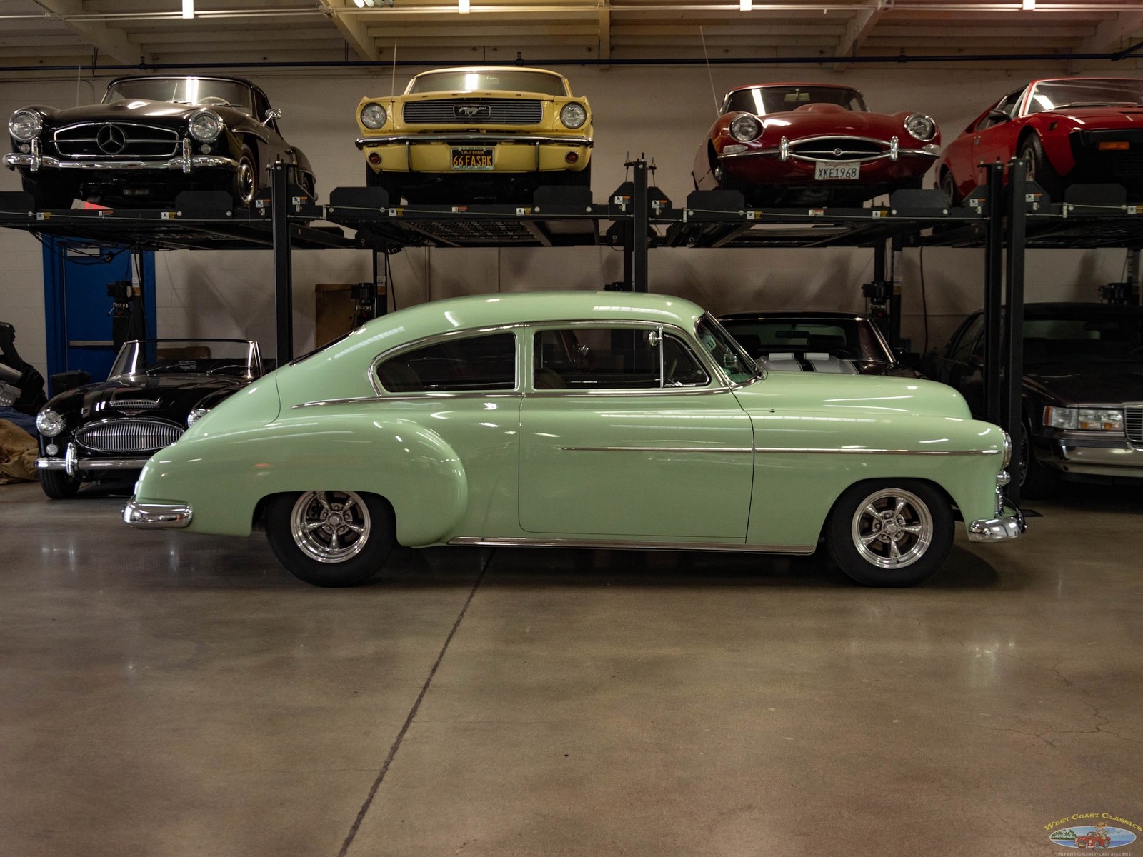 Chevrolet-Special-Fleetline-1950-2-Door-Sedan-2