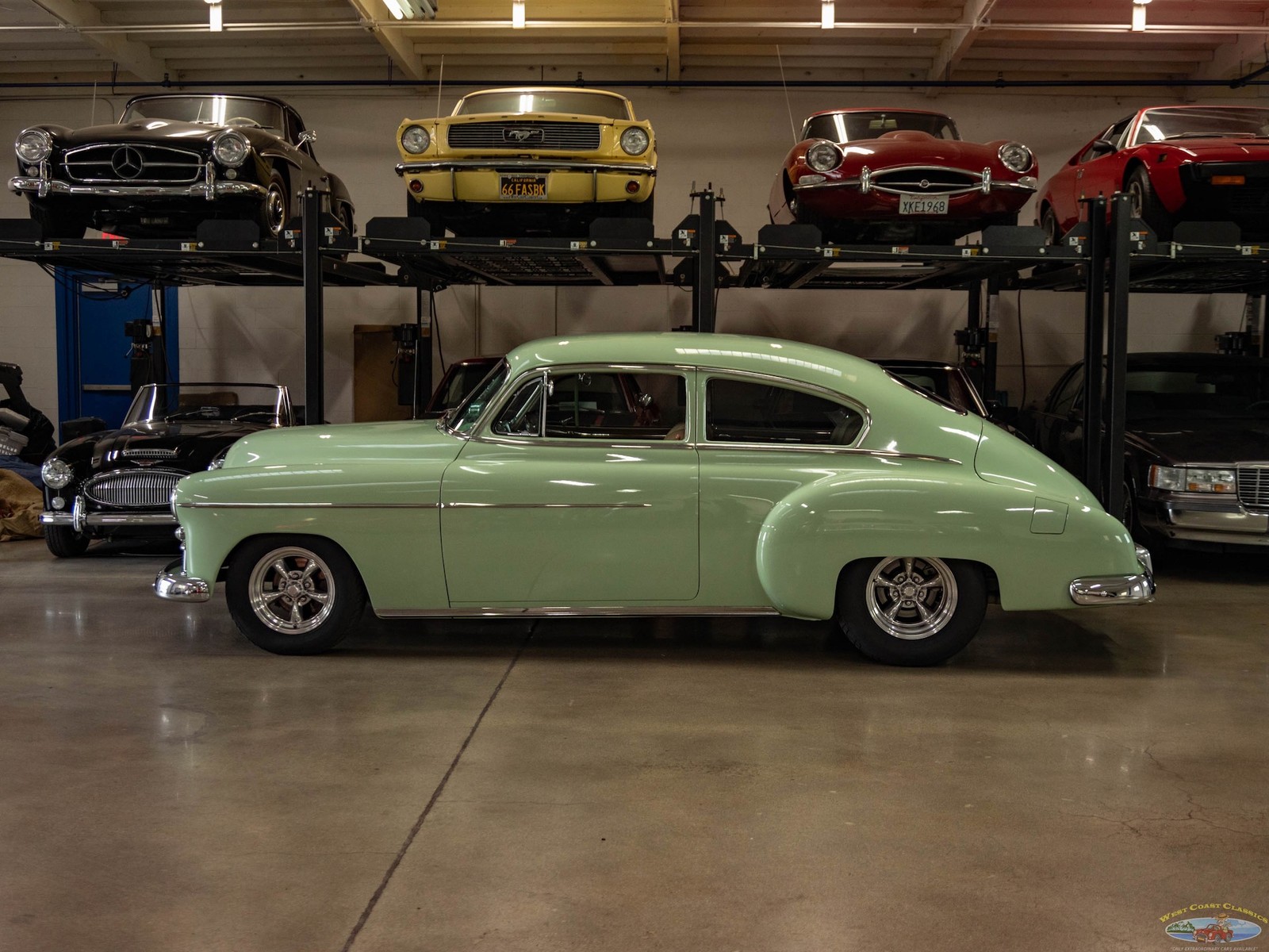 Chevrolet-Special-Fleetline-1950-2-Door-Sedan-6