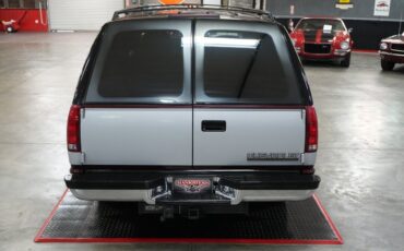 Chevrolet-Suburban-1994-SUV-13