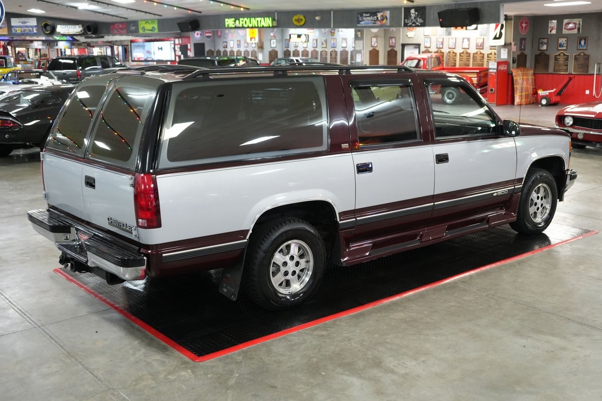 Chevrolet-Suburban-1994-SUV-14
