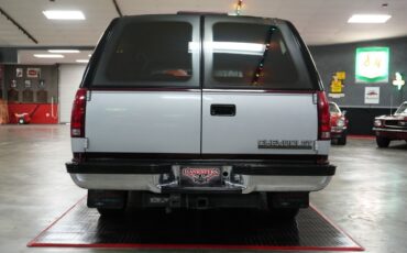 Chevrolet-Suburban-1994-SUV-21