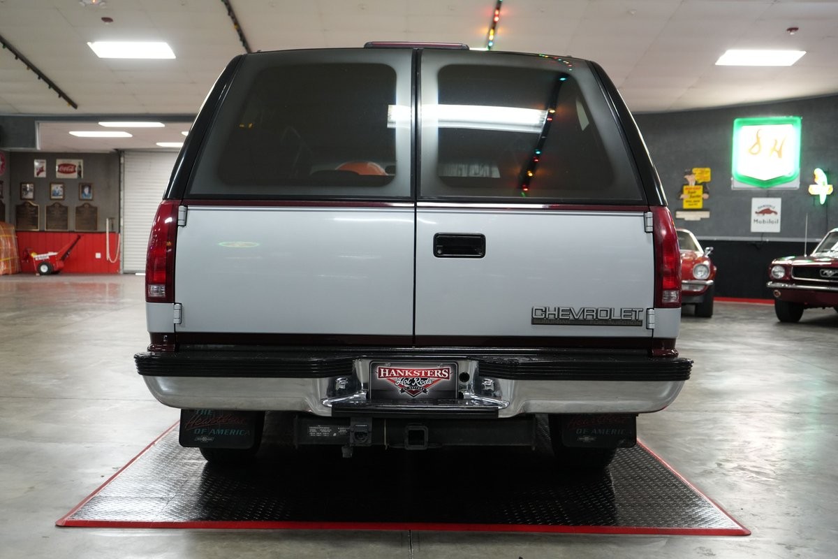 Chevrolet-Suburban-1994-SUV-21