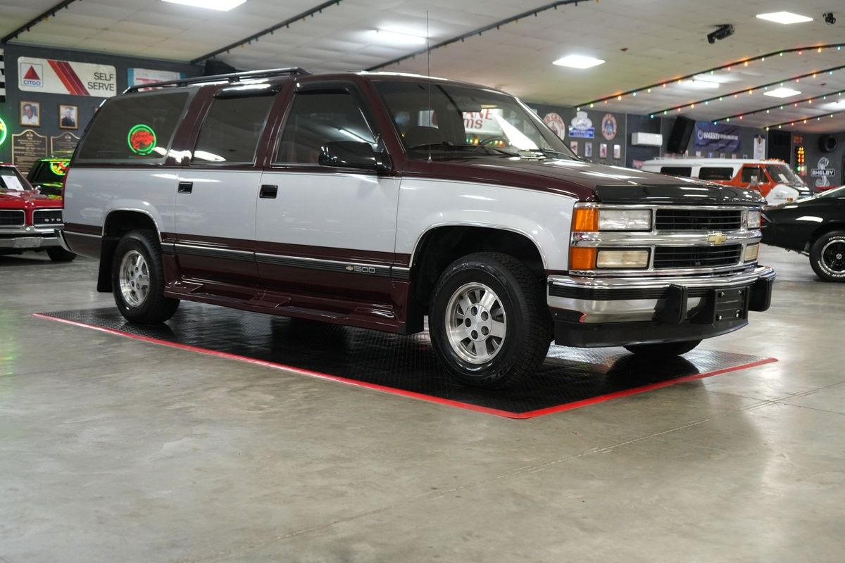 Chevrolet-Suburban-1994-SUV-24
