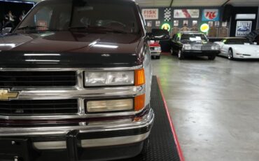 Chevrolet-Suburban-1994-SUV-27