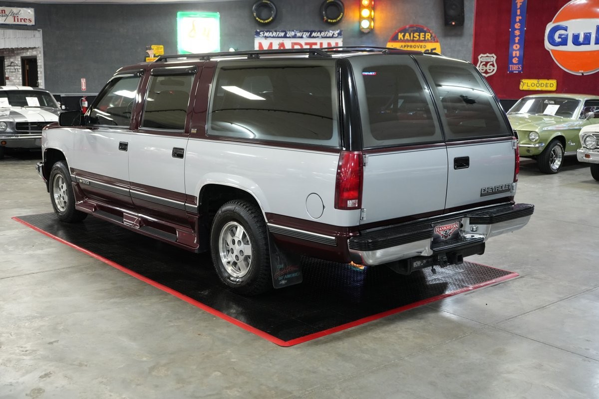 Chevrolet-Suburban-1994-SUV-3
