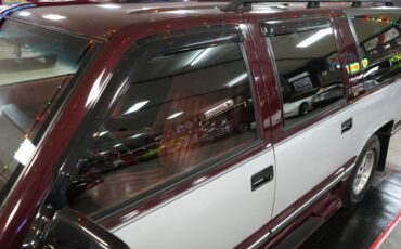 Chevrolet-Suburban-1994-SUV-36