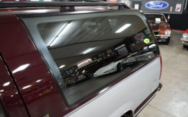 Chevrolet-Suburban-1994-SUV-38