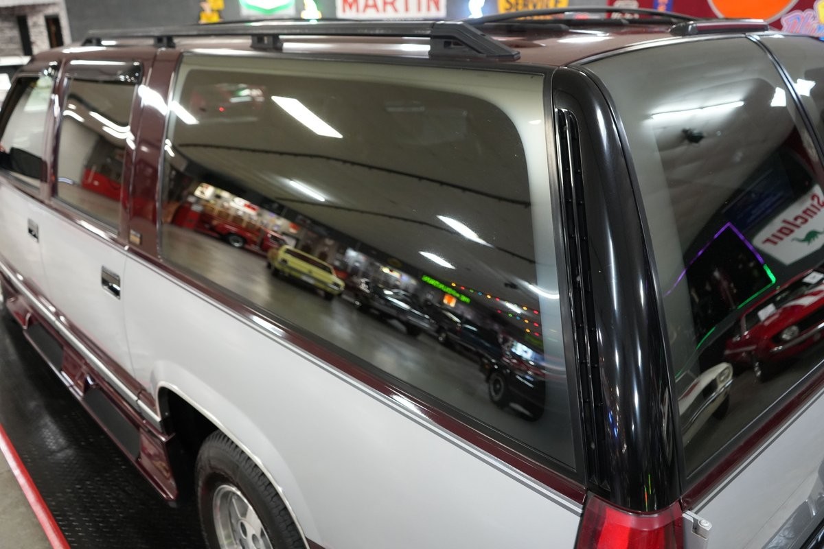 Chevrolet-Suburban-1994-SUV-39