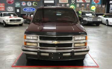 Chevrolet-Suburban-1994-SUV-8