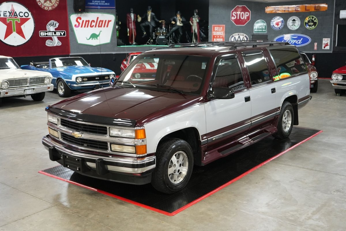 Chevrolet-Suburban-1994-SUV-9