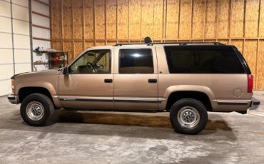 Chevrolet-Suburban-1995-SUV-1