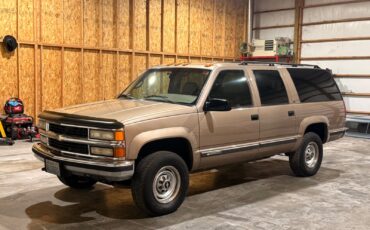 Chevrolet-Suburban-1995-SUV