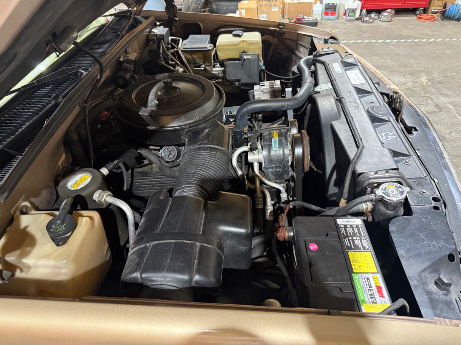 Chevrolet-Suburban-1995-SUV-10