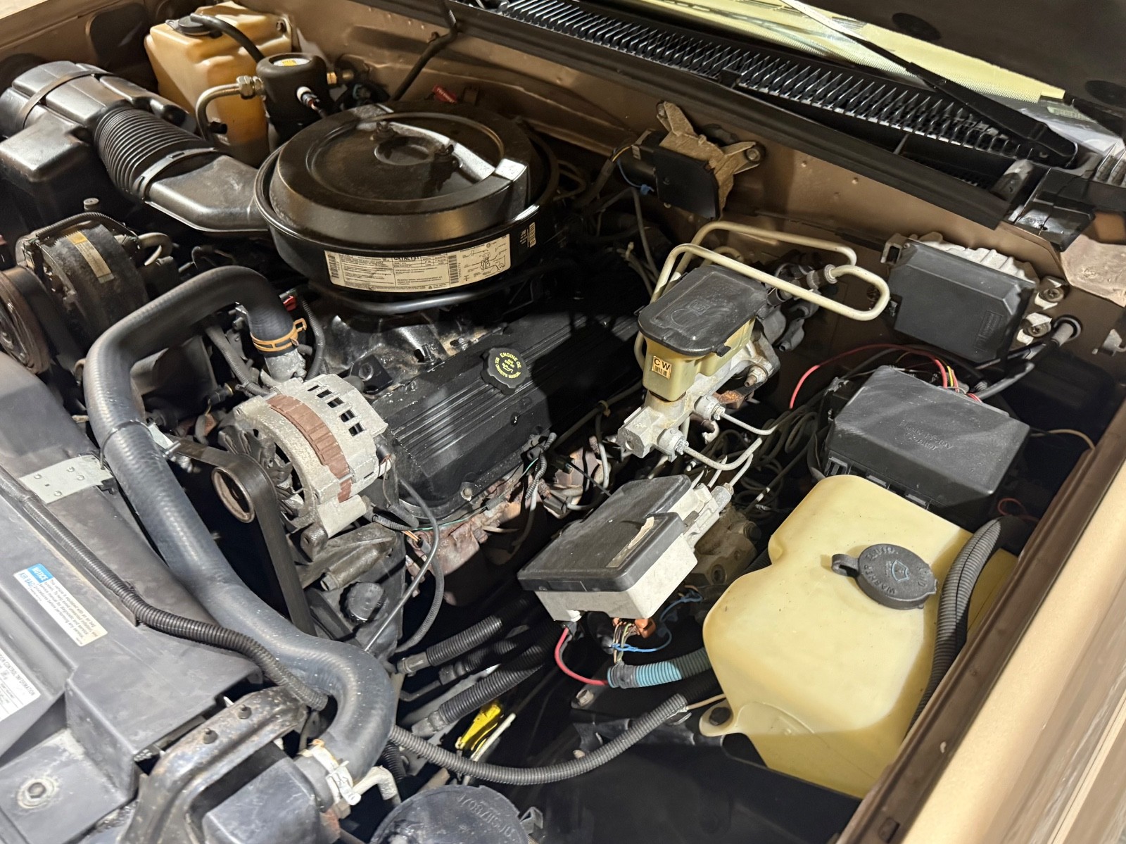 Chevrolet-Suburban-1995-SUV-11