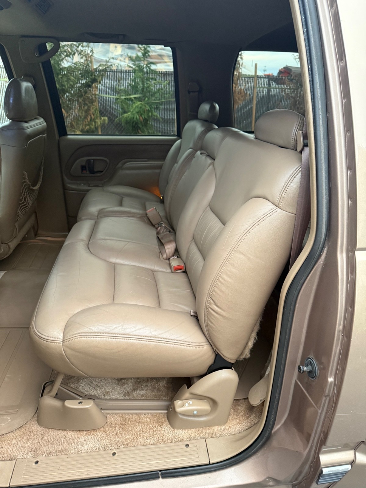 Chevrolet-Suburban-1995-SUV-16