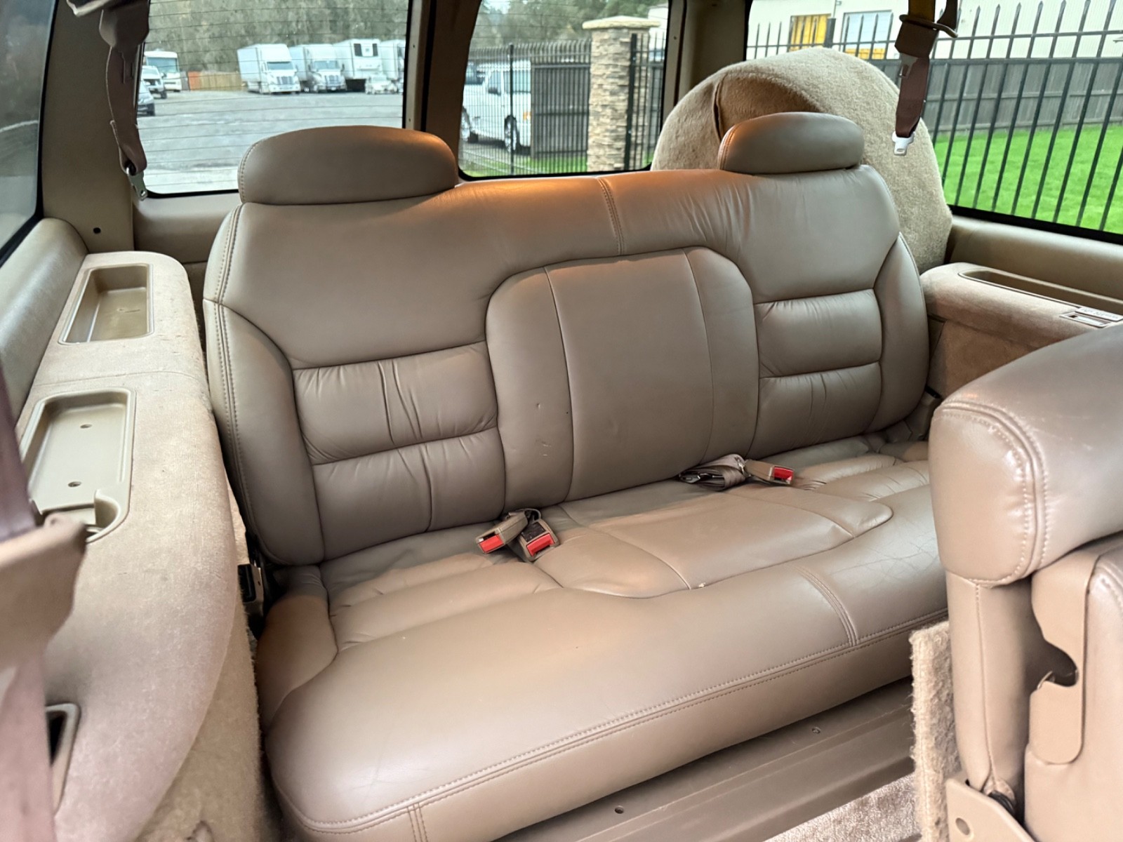 Chevrolet-Suburban-1995-SUV-19