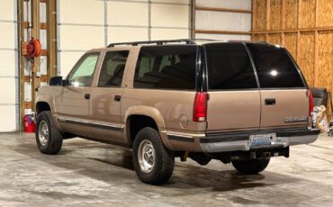 Chevrolet-Suburban-1995-SUV-2