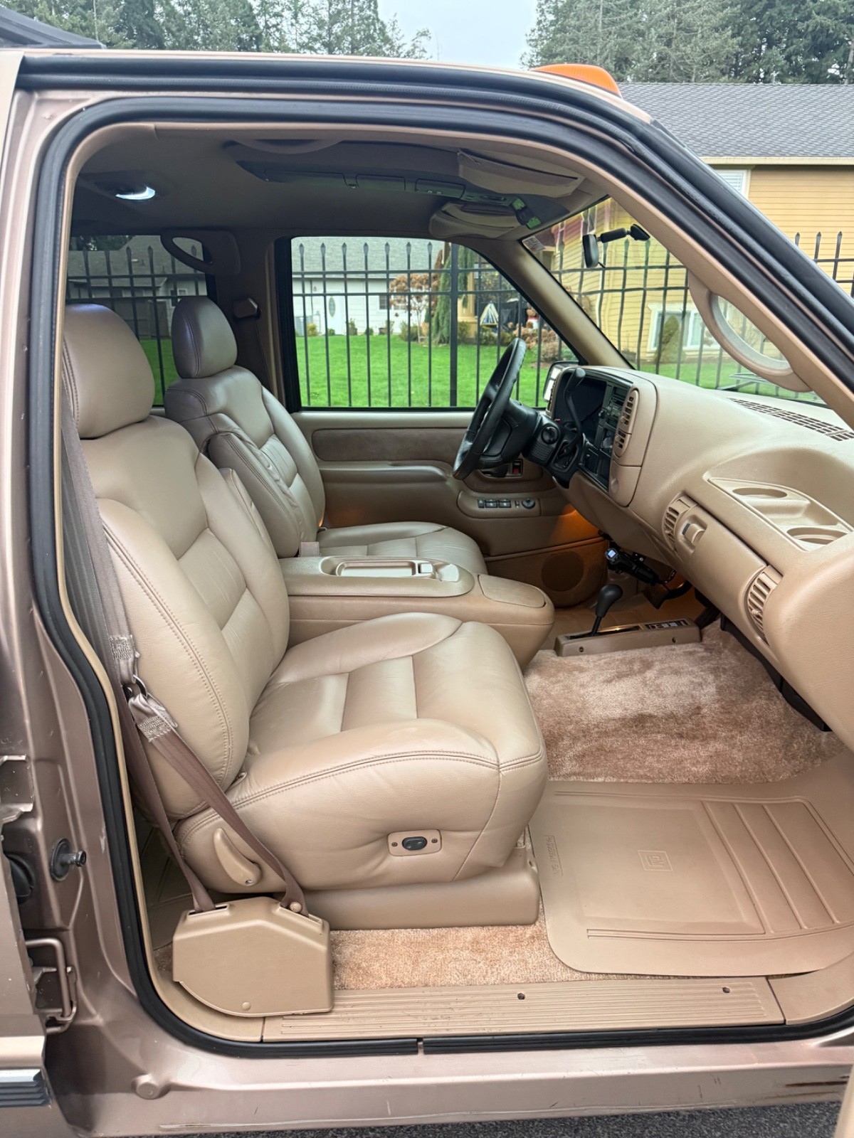 Chevrolet-Suburban-1995-SUV-20