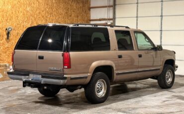 Chevrolet-Suburban-1995-SUV-3