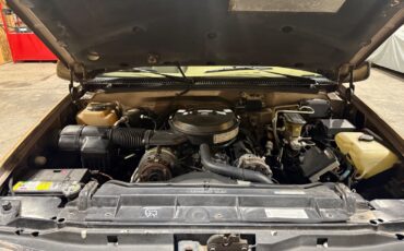 Chevrolet-Suburban-1995-SUV-9