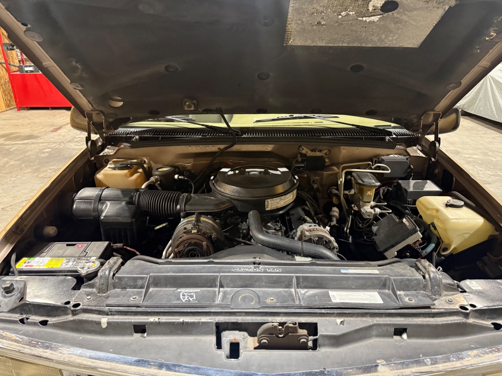 Chevrolet-Suburban-1995-SUV-9