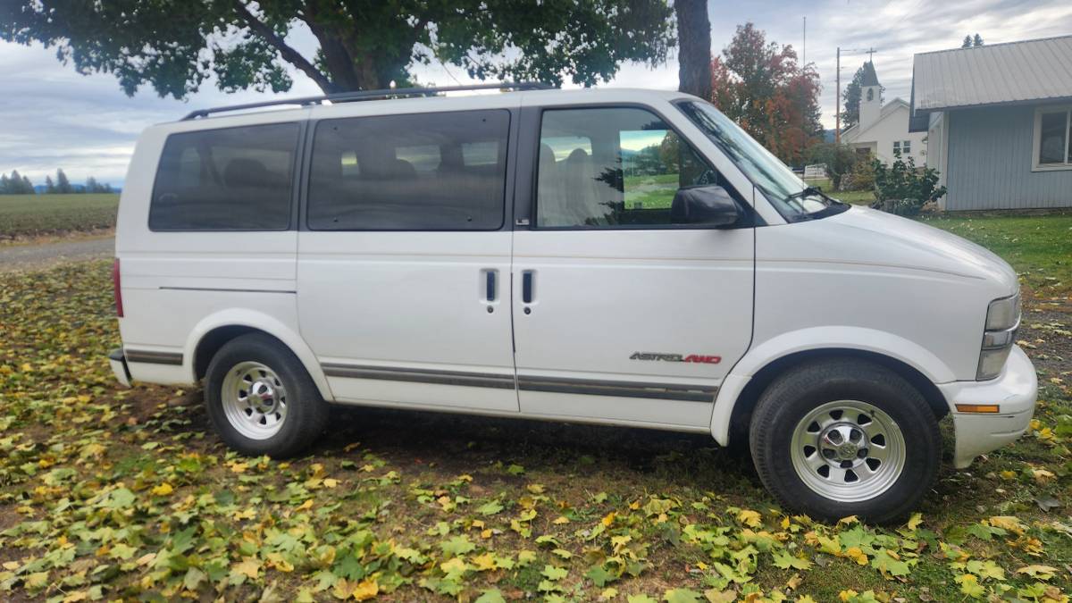 Chevrolet-astro-van-12-ton-nominal-1996-white-1