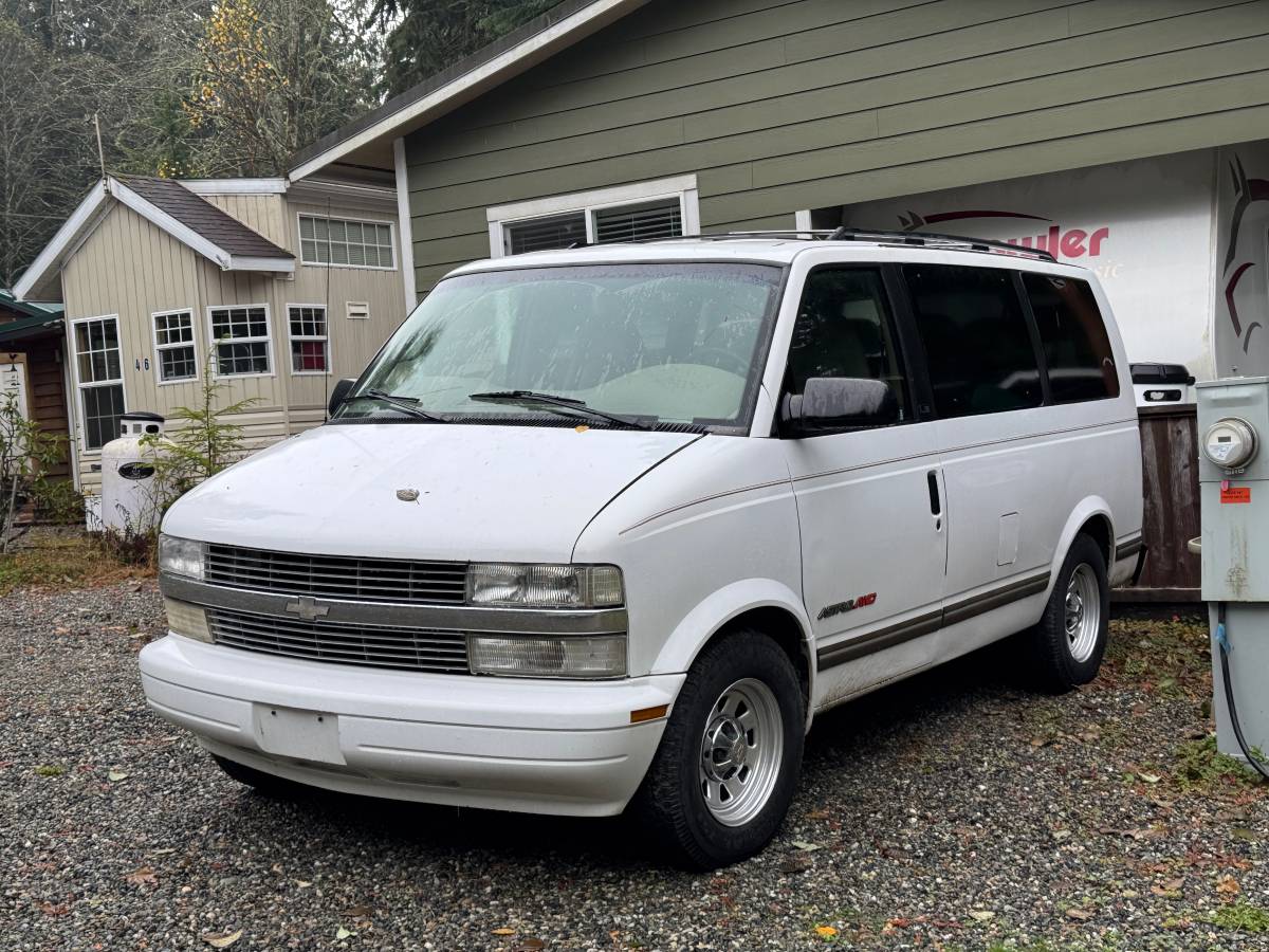 Chevrolet-astro-van-12-ton-nominal-1996-white-2