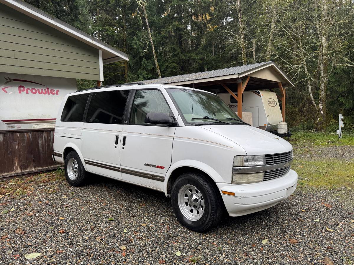 Chevrolet-astro-van-12-ton-nominal-1996-white-3