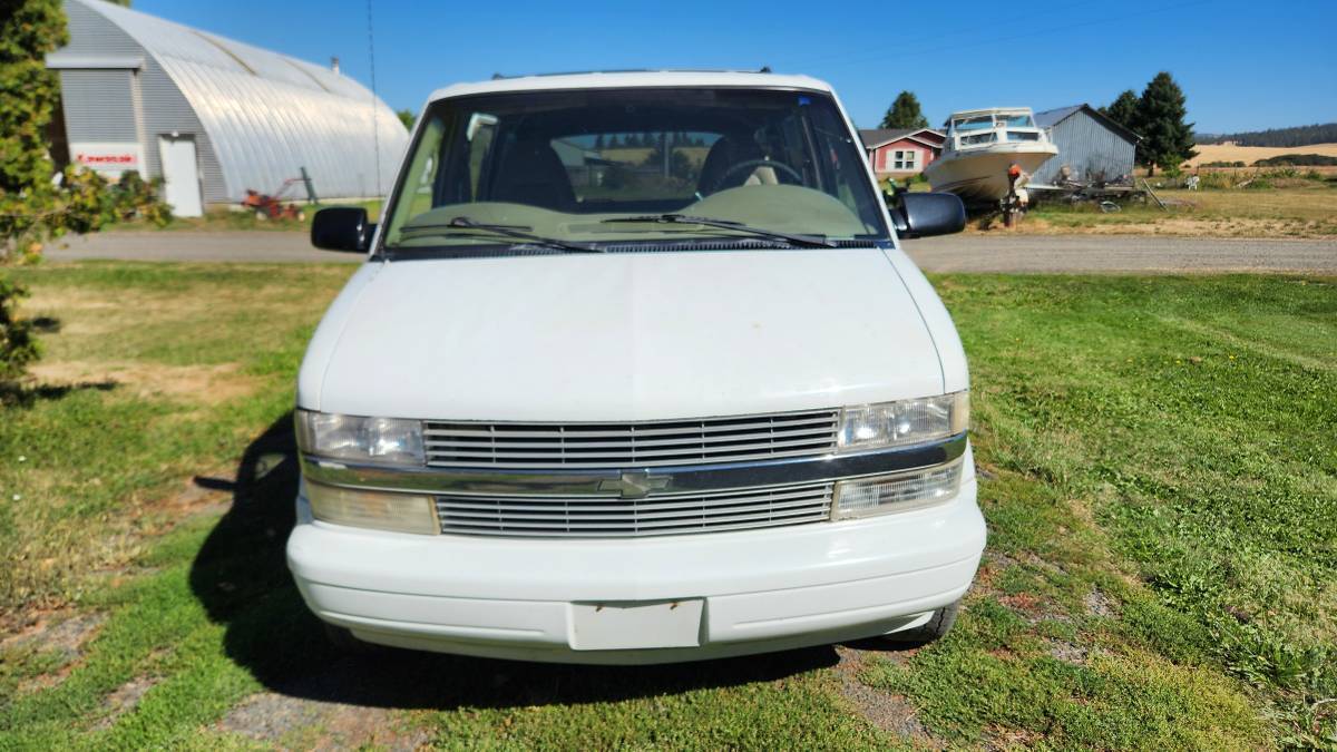 Chevrolet-astro-van-12-ton-nominal-1996-white