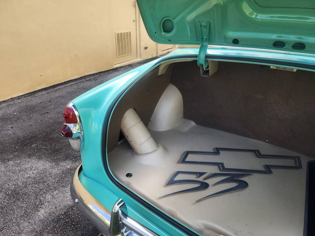 Chevrolet-bel-air-1953-green-16