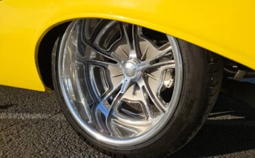 Chevrolet-bel-air-1956-yellow-27